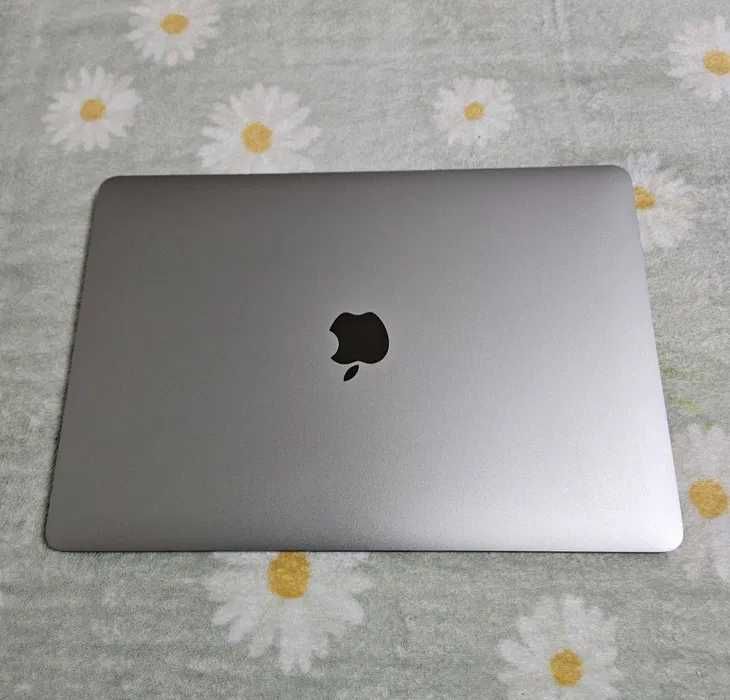 Продам MacBook Pro 13-inch (8GB memory/ 256 GB SSD / M2)