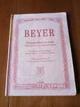 Продавам начална школа по пиано на BEYER.