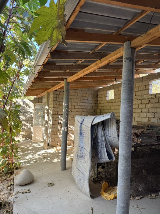 4 sotik ikki etajlik uy zangata