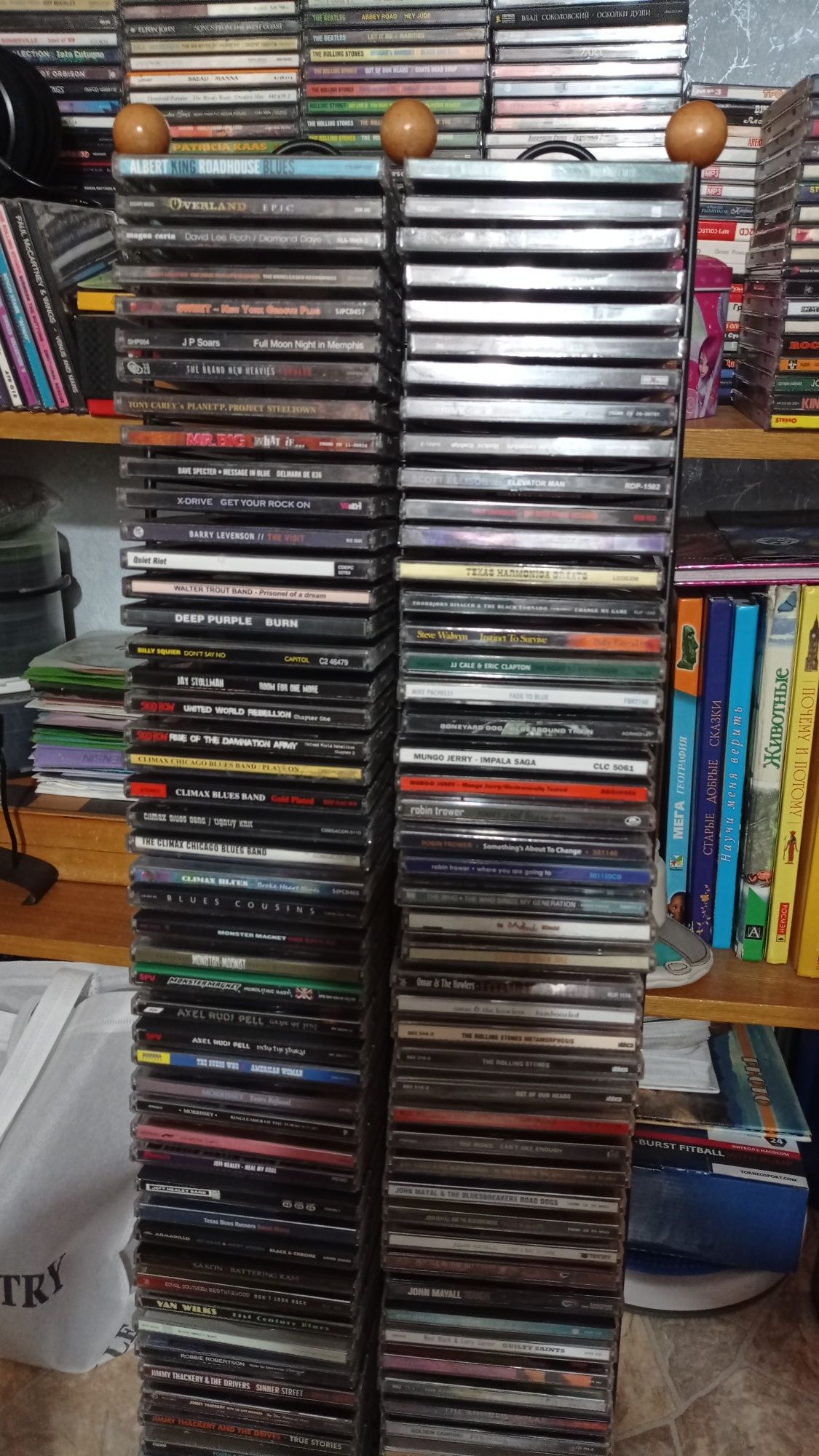 Продам подставки под CD-диски в ассортименте, большой выбор музыки