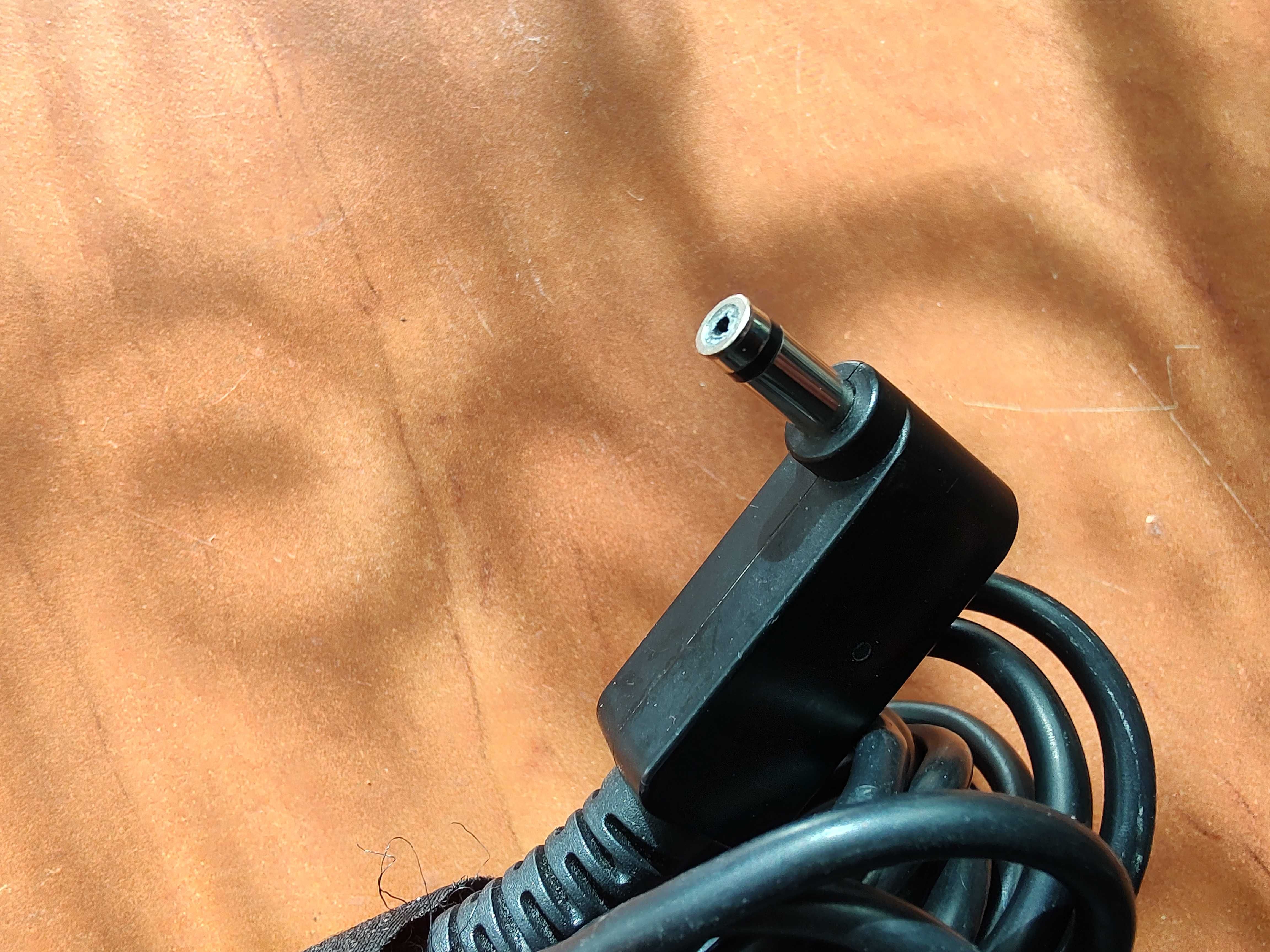 Adaptor Asus original 19V 2.37A 45W 3.0 * 1.0mm ADP-45AW UX21 UX31 C20