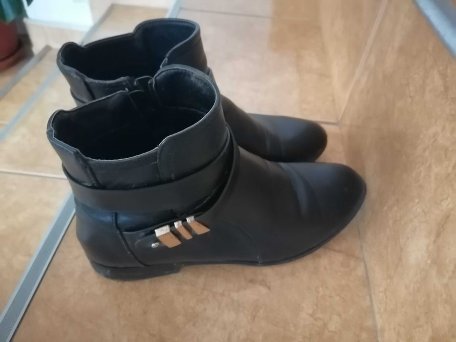 Vand Pantofi sí cizme