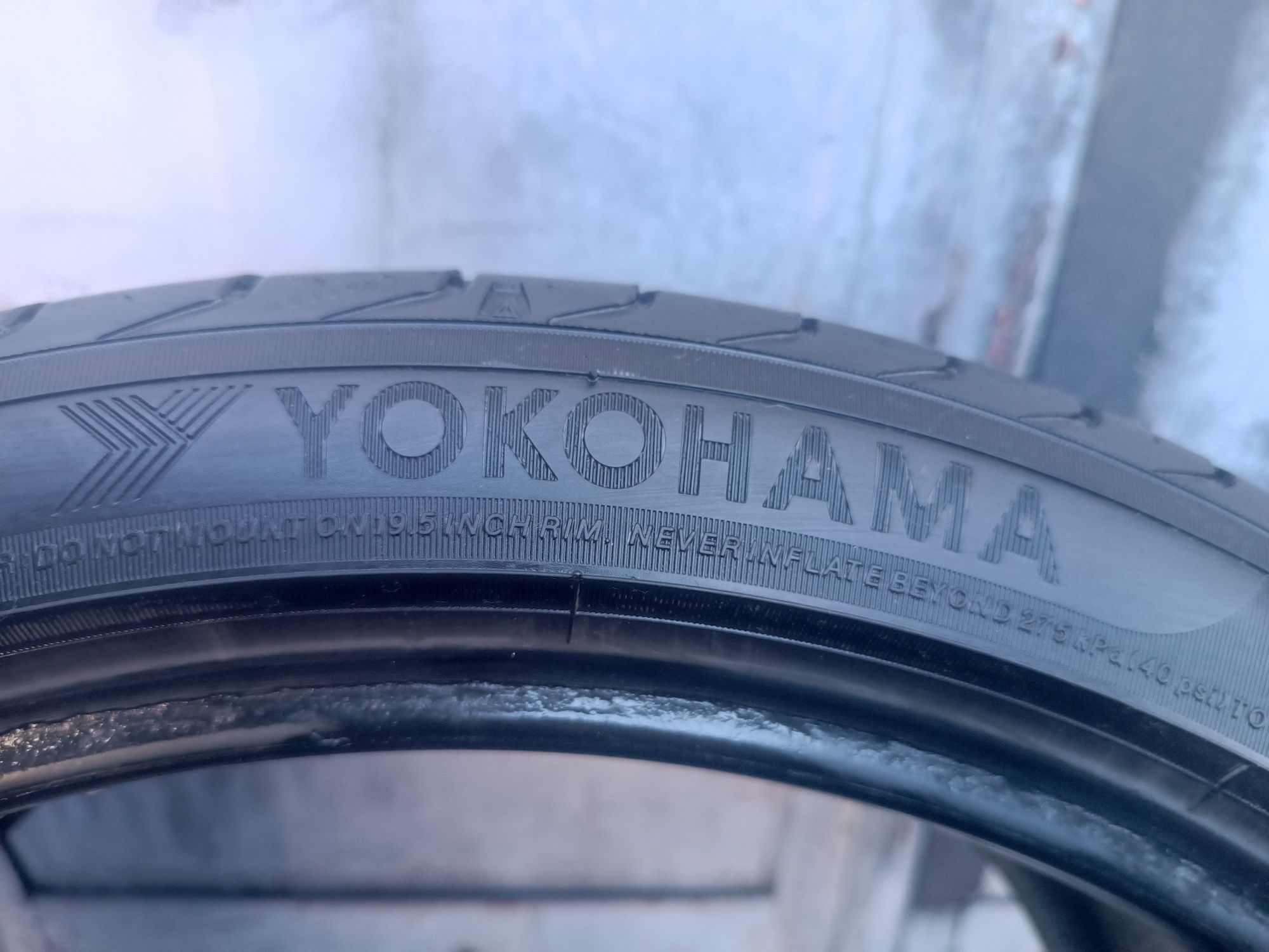 255/35/19 Yokohama