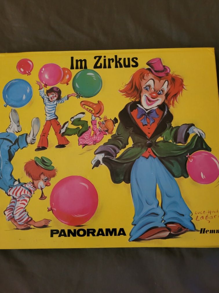 Книга I'm Zirkus/ В цирка/ панорамна детска книга