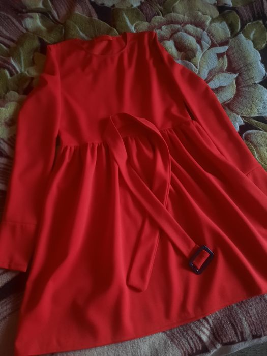 Продам красное платье