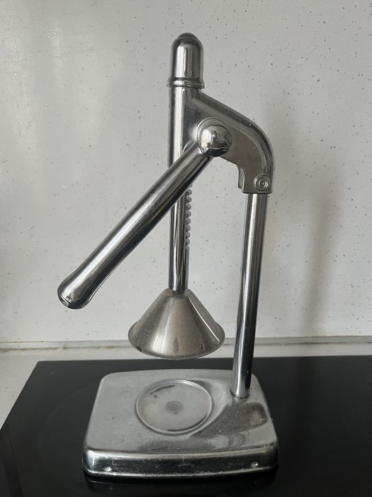 Ръчна цитрус преса