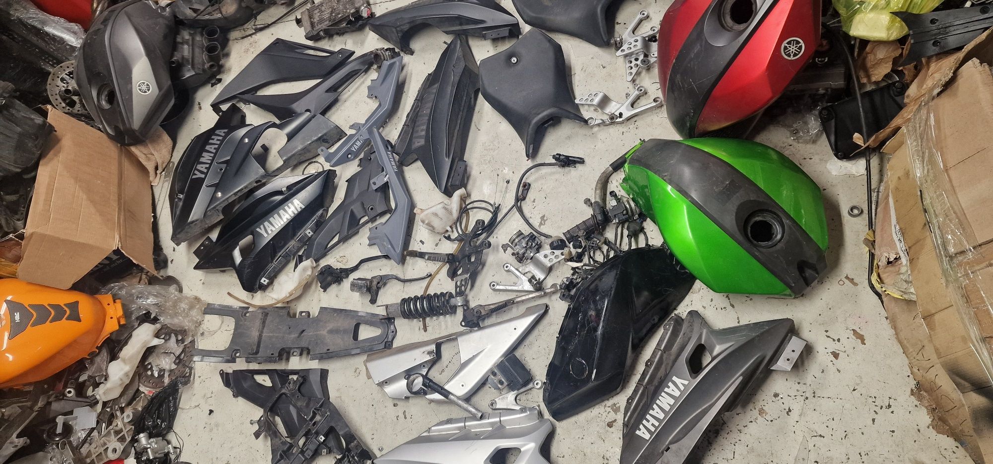 Carene YAMAHA YZF rR125  ,piese , codita , scarite  toba evacuare