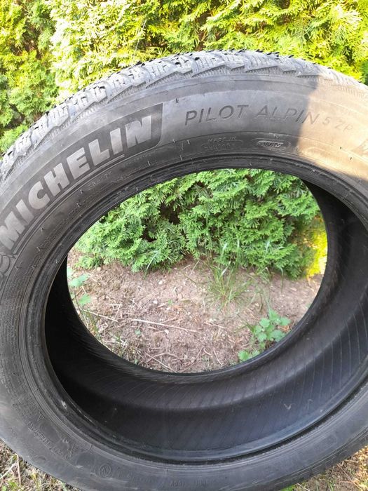 Michelin Pilot Alpin 5/Pirelli Sottozero 3 245/50 R19 Run Flat