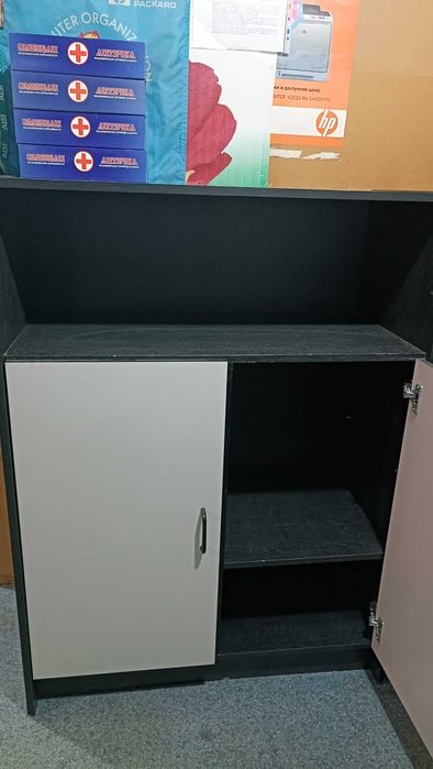 Комод офисный б/у в хорошем состоянии.Шкафы,тумбы