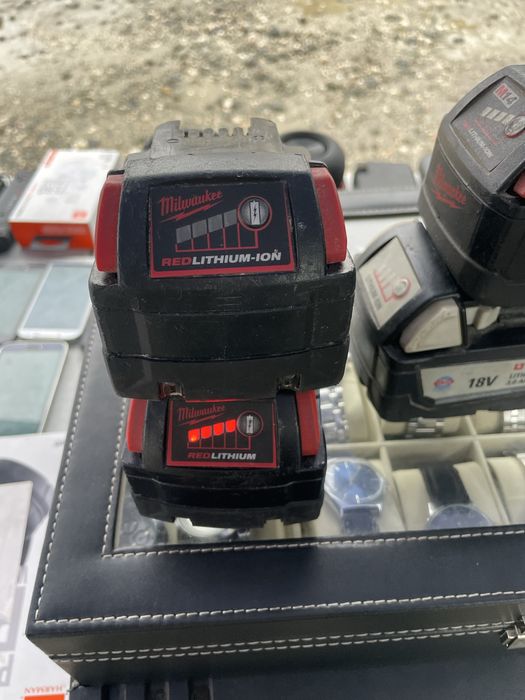 Baterii milwaukee si incarcator 6 porturi