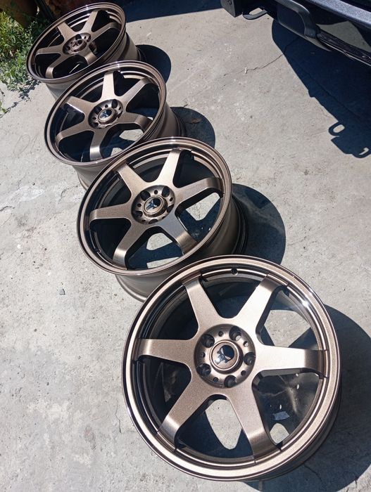 Wolfrace 5х114.3  18x8 et45 централен 72