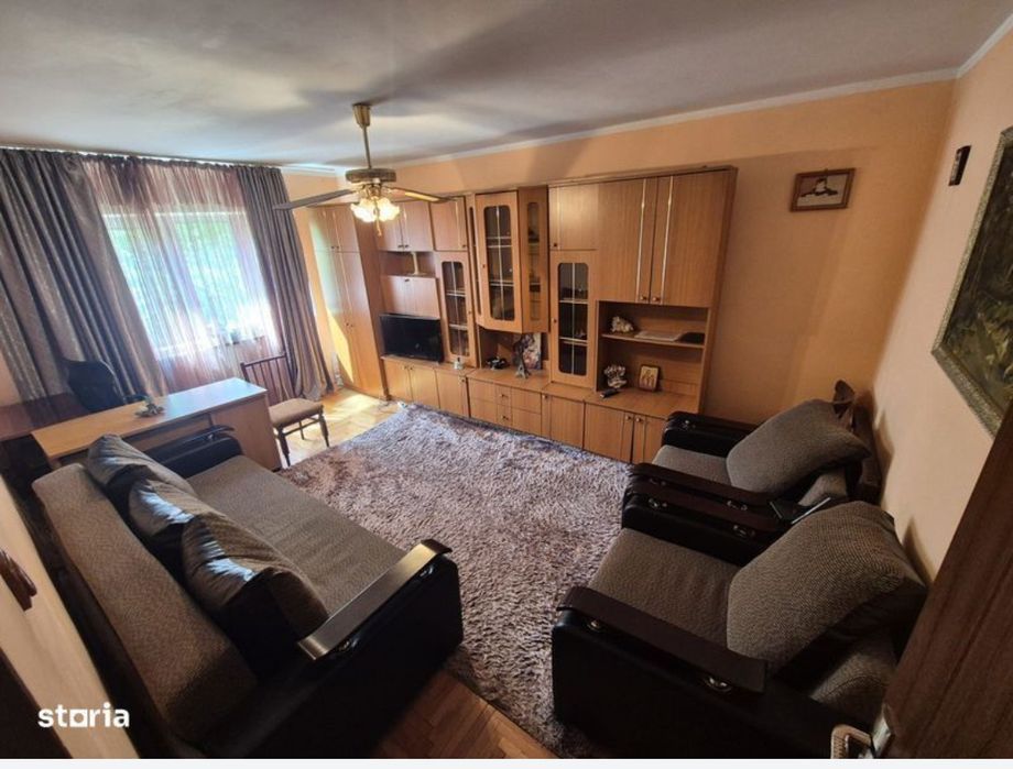 Închiriez Garsonieră Confort 1 Strada Constructorilor Etaj 1 Pret 200E