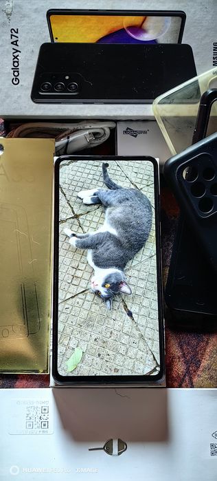SAMSUNG GALAXY A72-Перфектно състояние+много подаръци.Заявен