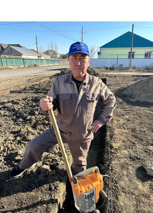 Копка вручную траншейа водопровода канлизаций септик сантехника прокол