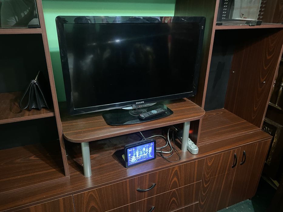 Vitrina cu rafturi si sertare culoare mahon