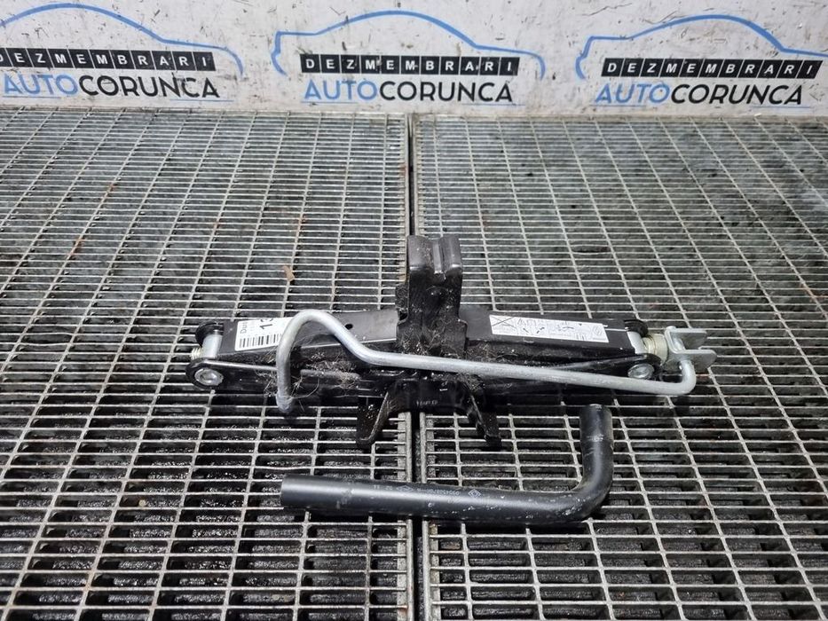 Cric Dacia Duster 2010 - 2013 (1304) Cu cheie roti