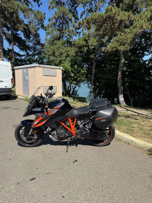 KTM 1290 Super Duke GT KTM SUPER DUKE GT , 3 chei, genti laterale