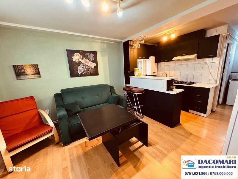 Apartament la mansarda, Port