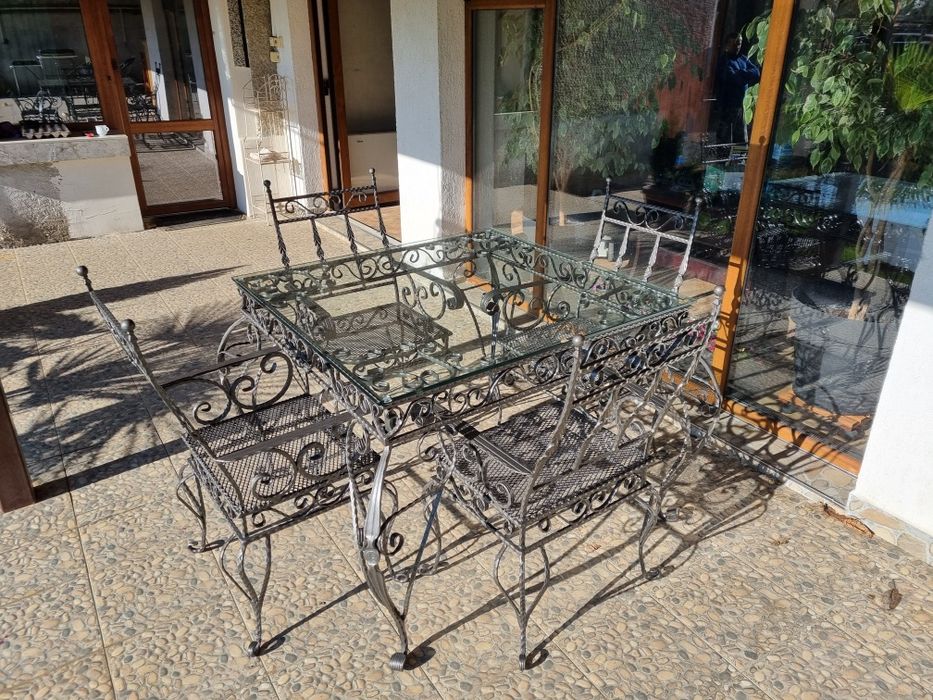 Комплект маса и столове