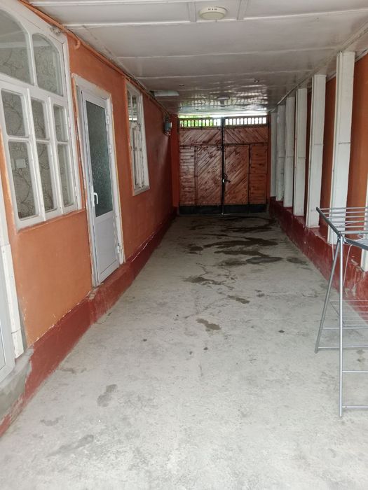 Uy sotiladi jizzax shaxar navoiy max u.shokirov beton kucha