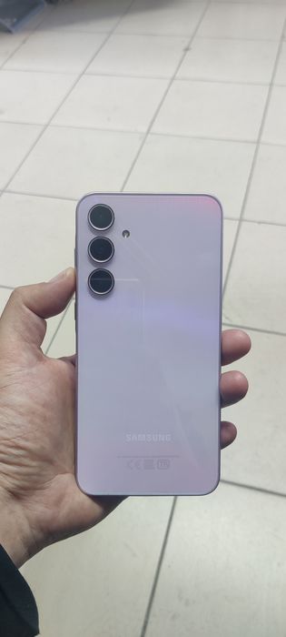 Продам Самсунг А35.