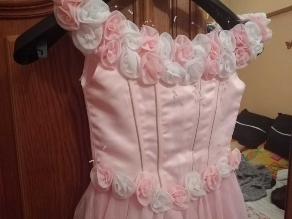 Vând rochiță fetite