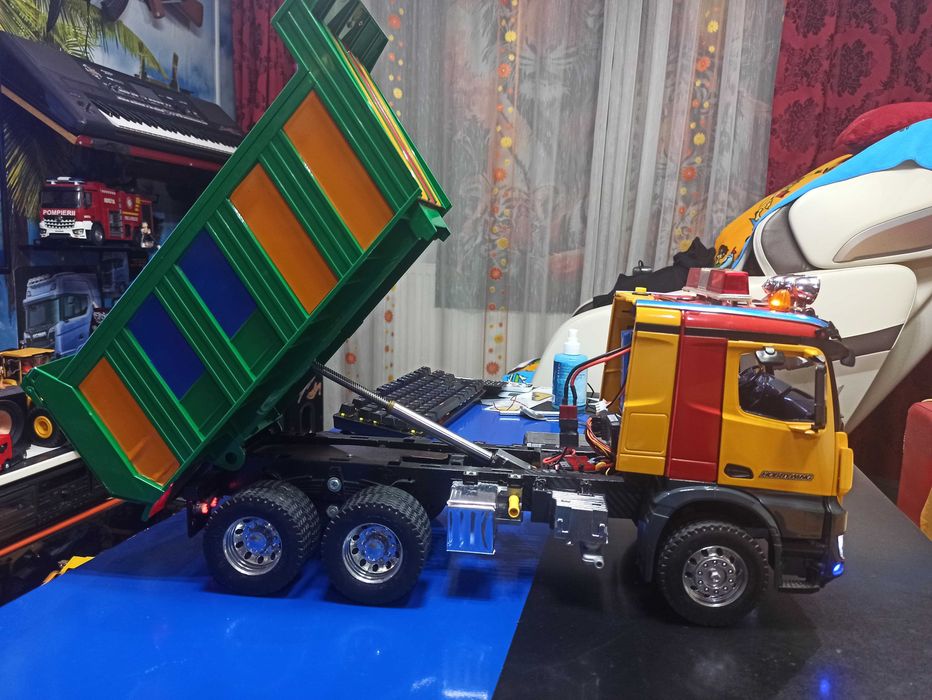 Camion cu radiocomanda Bruder Mercedes