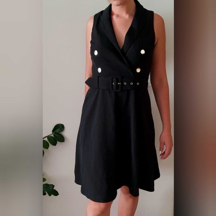 Елегантна рокля в черно