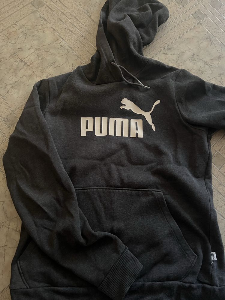 Продавам плътни горнища puma