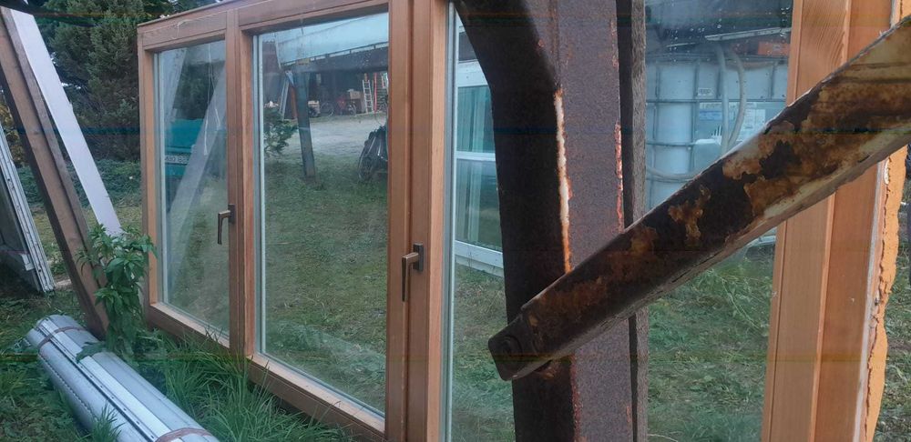 2 ferestre mari de vânzare