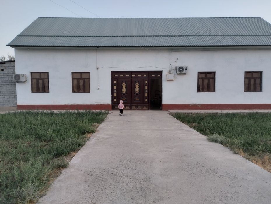 Uchaska sotiladi 7xona