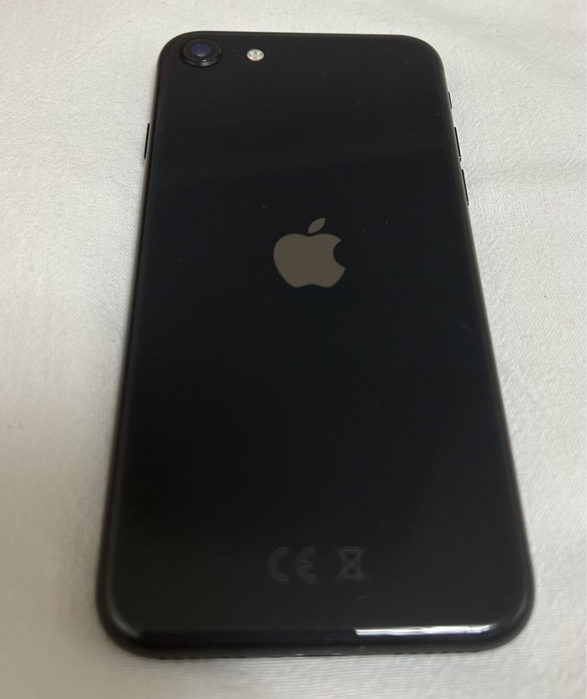 Продам iPhone SE 2021