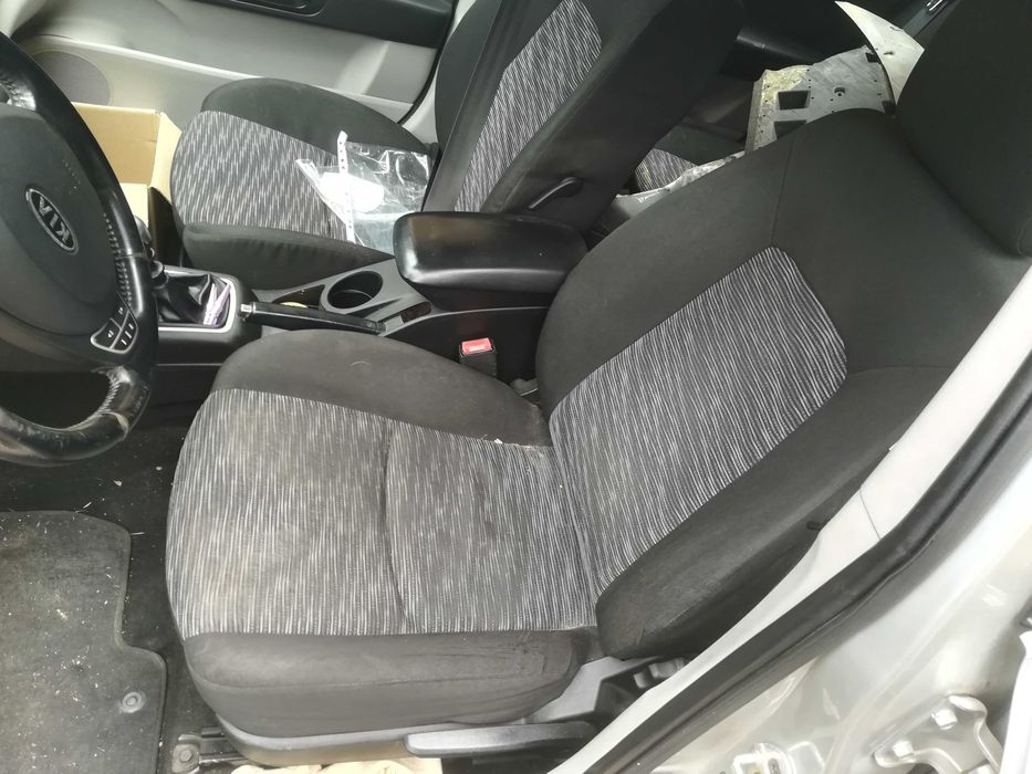На части Kia Ceed 1.6 CRDI / Киа Сийд ЦРДИ хечбек