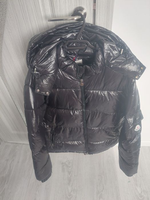 Vand/Schimb Geaca Moncler