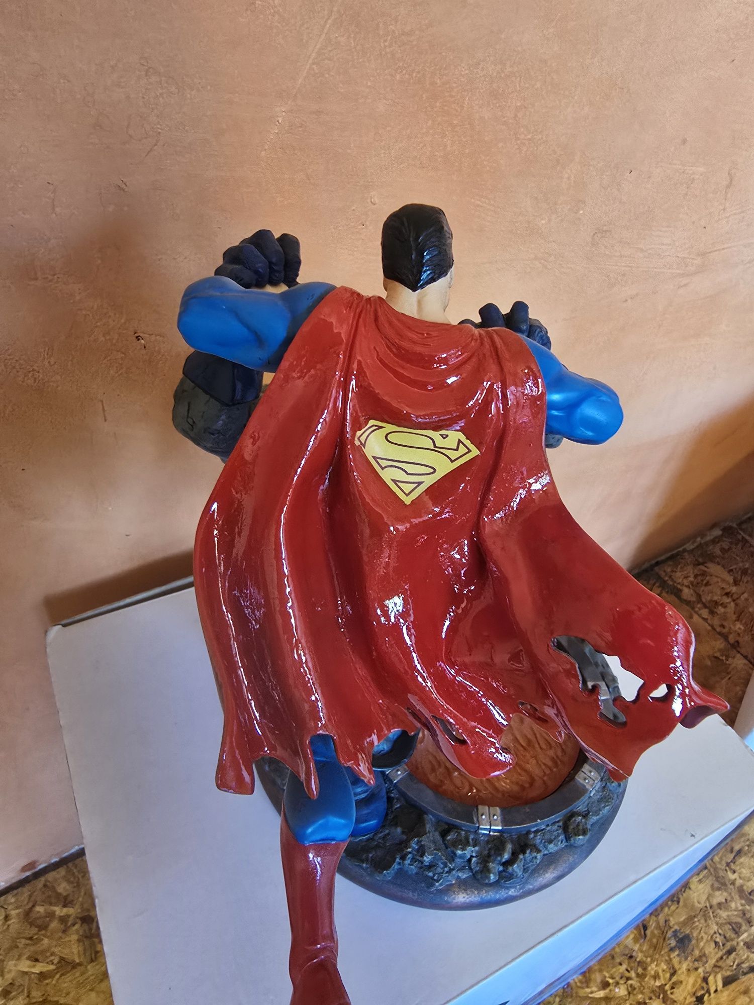 Статуя Superman vs Darkseid