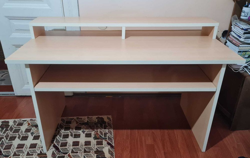 Birou lemn masiv culoare bej