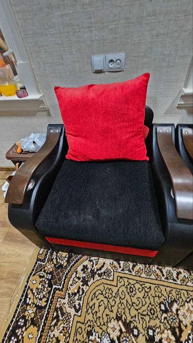 Продается мягкая мебель, диван и два кресла