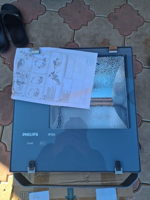 Продам Прожектор Philips Tempo 3 RVP 351