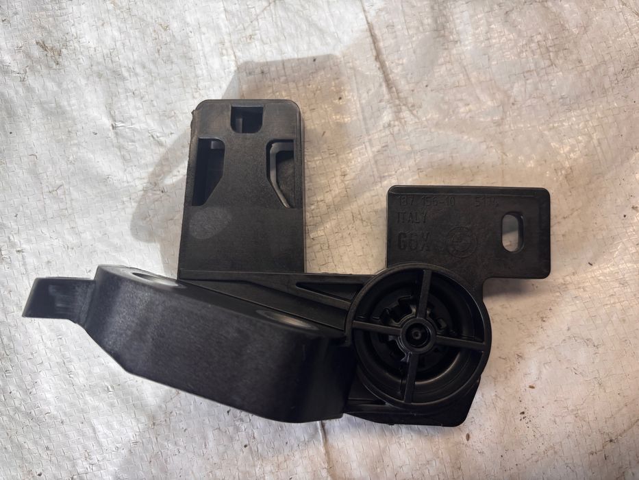 Държач/опора за предна броня BMW G60 2бр.