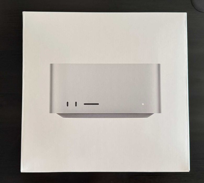 Apple M1 Studio Max 10-core CPU, 24-core GPU, 32GB RAM, 512GB SSD