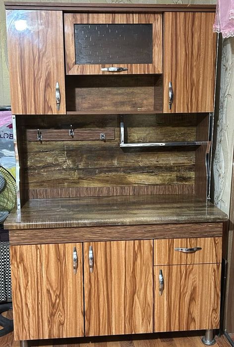 Продаём буфет ,ширина 50-55см  ,длина 120 см  ,высота 190 см.