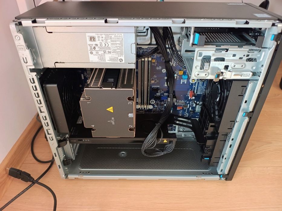 Vând placa Video RTX 4000 ADA Generation 20gb noua