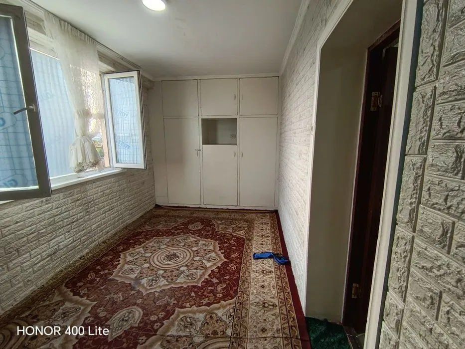Продаю 2 комнатную квартиру Сергели 2, бывшее общежитие