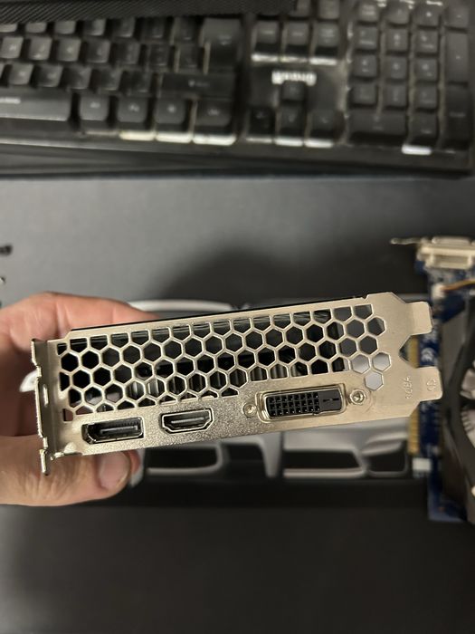 Placa video GTX 1050 2GB DDR5 128bit