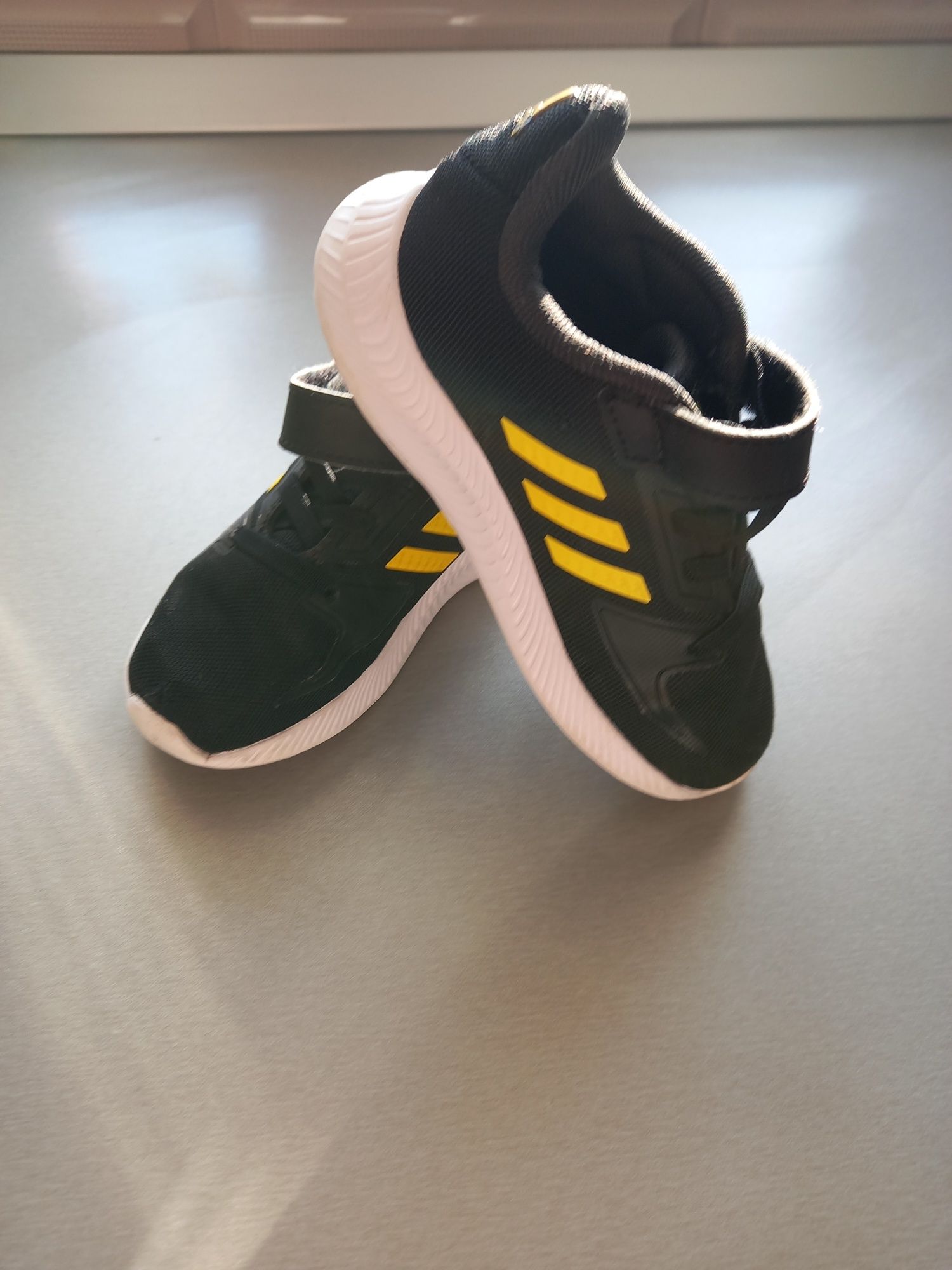 Vand adidasi adidas