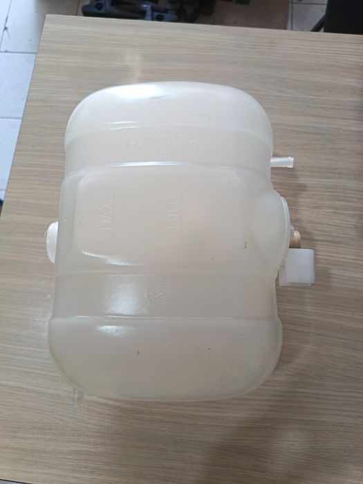 EW145B VOLVO Бачок