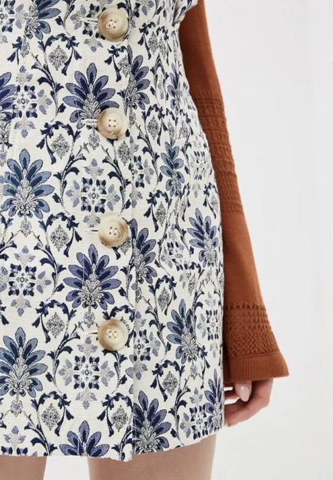 Мини-юбка на пуговицах от Topshop (EU 34/ US 2/ UK 6)