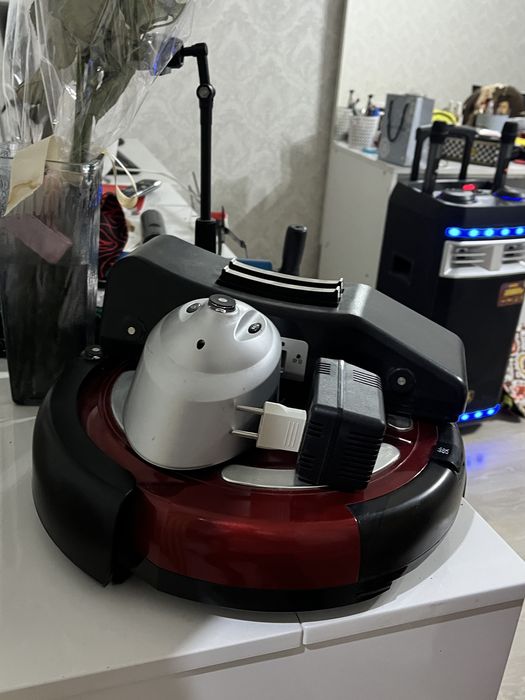 Продам робот пылесос