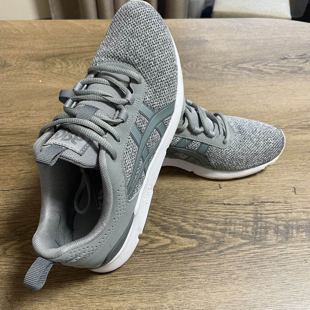 Маратонки Asics