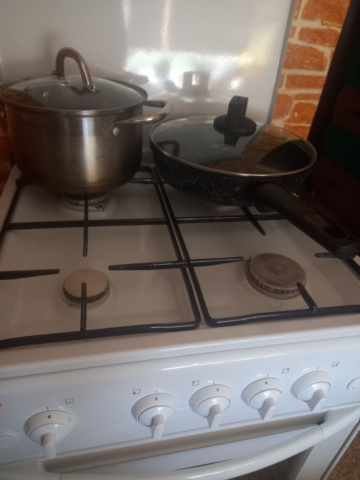 Продам газовую  плиту